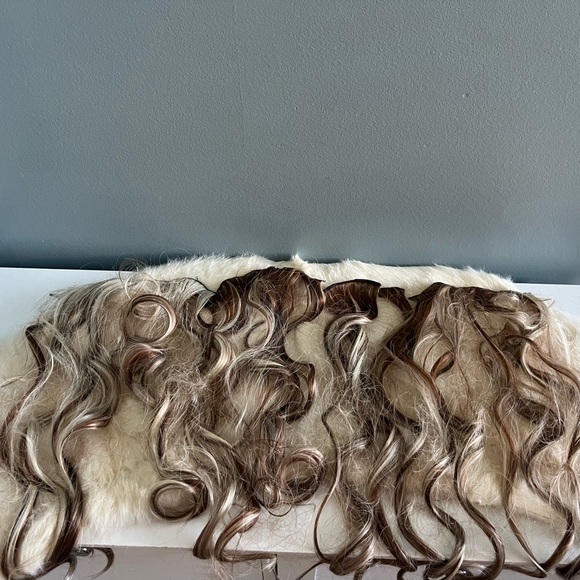 Clip On 23” Hair Extensions - Picture 6 of 6